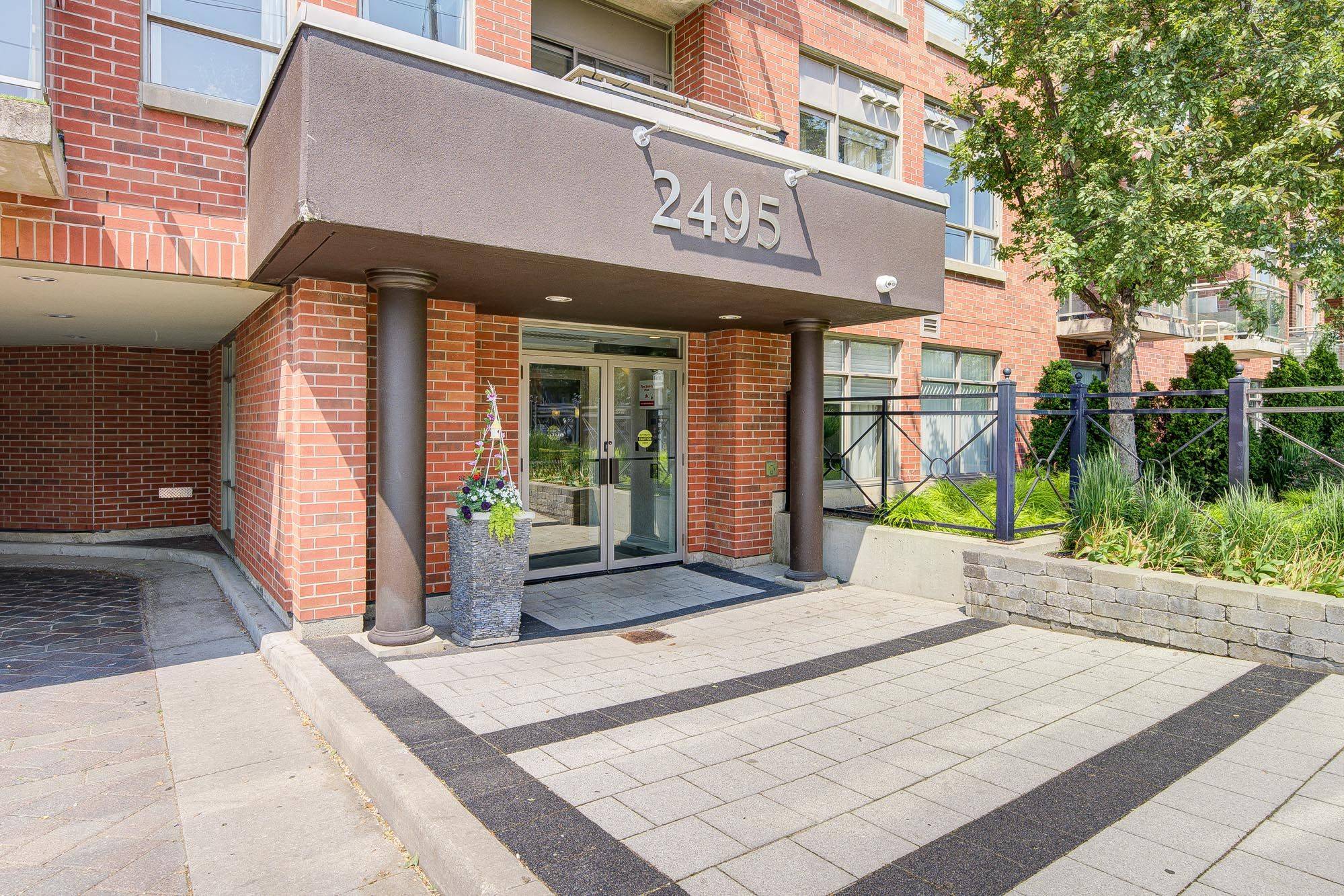 2495 Dundas ST W #221, Toronto W02, ON M6P 1X4