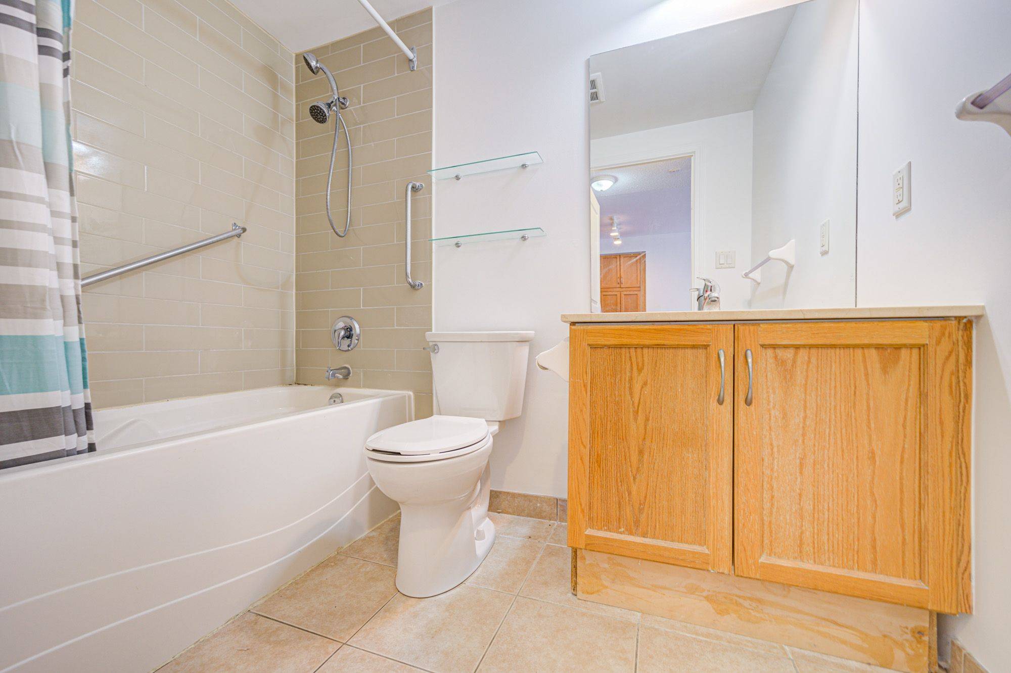 Toronto W02, ON M6P 1X4,2495 Dundas ST W #221