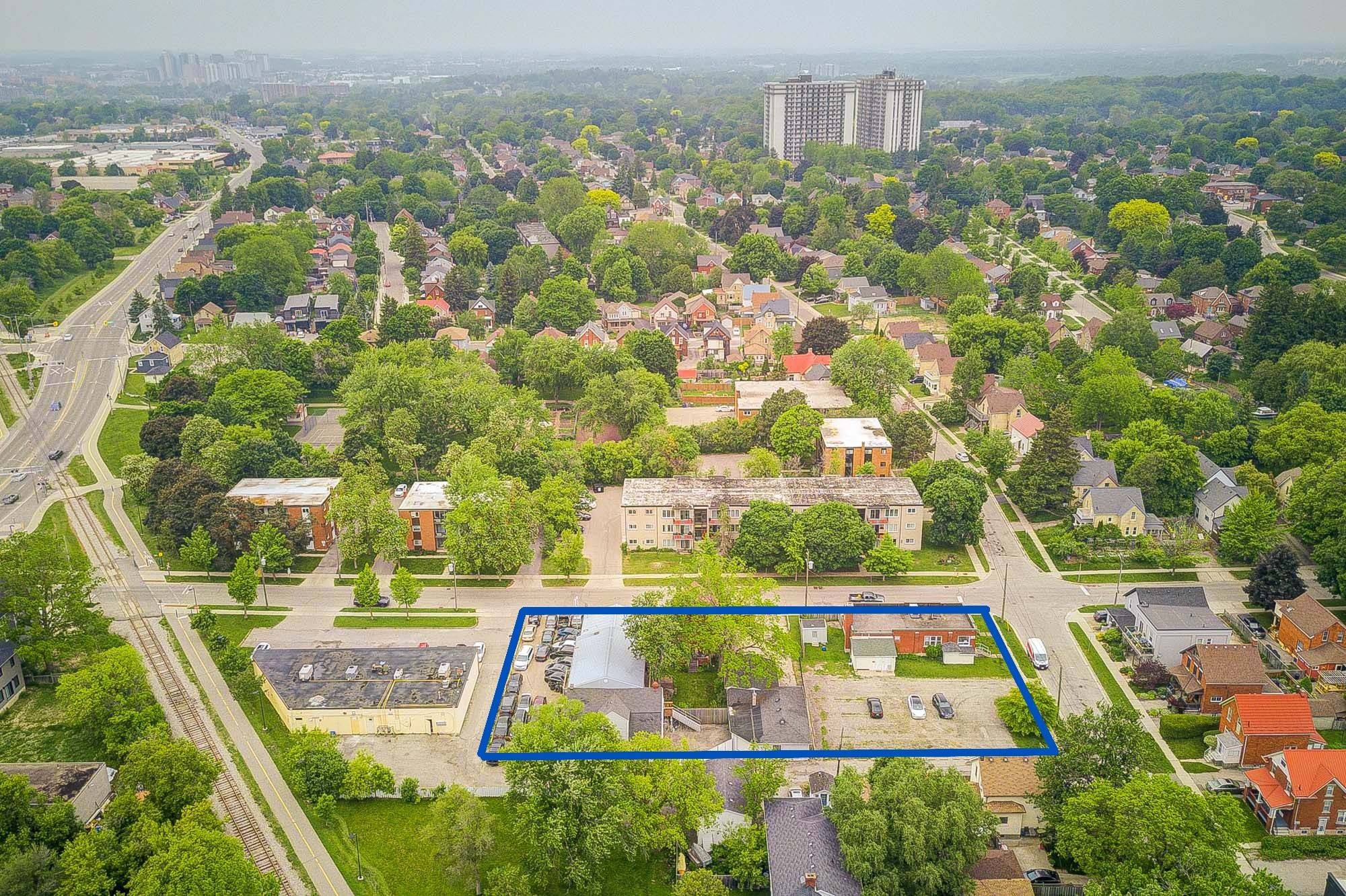 Kitchener, ON N2H 4C6,155 Ahrens ST W