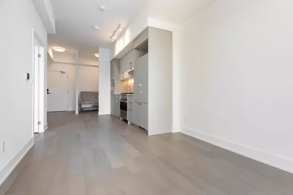 Toronto C03, ON M4S 2A5,8 Manor RD W #303