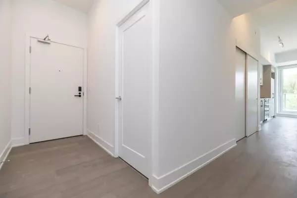 Toronto C03, ON M4S 2A5,8 Manor RD W #302