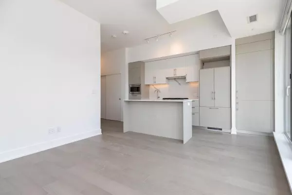 Toronto C03, ON M4S 2A5,8 Manor RD W #302