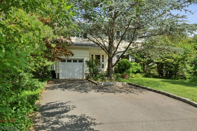164 Hillside Ave, Livingston Twp., NJ 07039