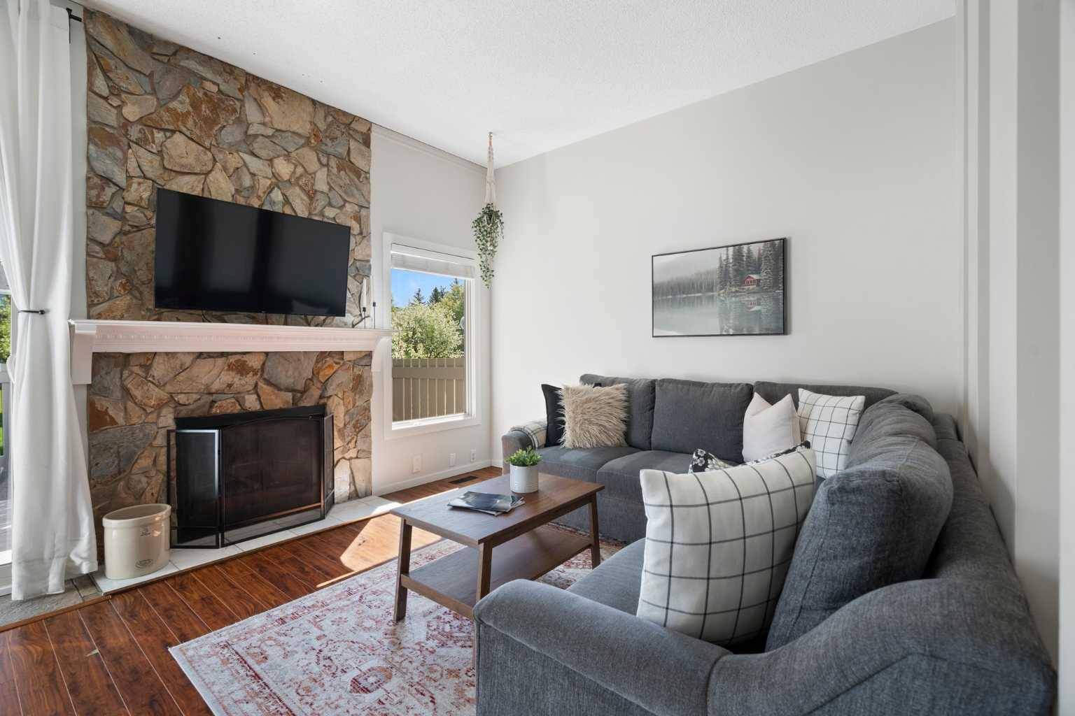 Calgary, AB T2X 1L5,99 Midpark GDNS Southeast #48