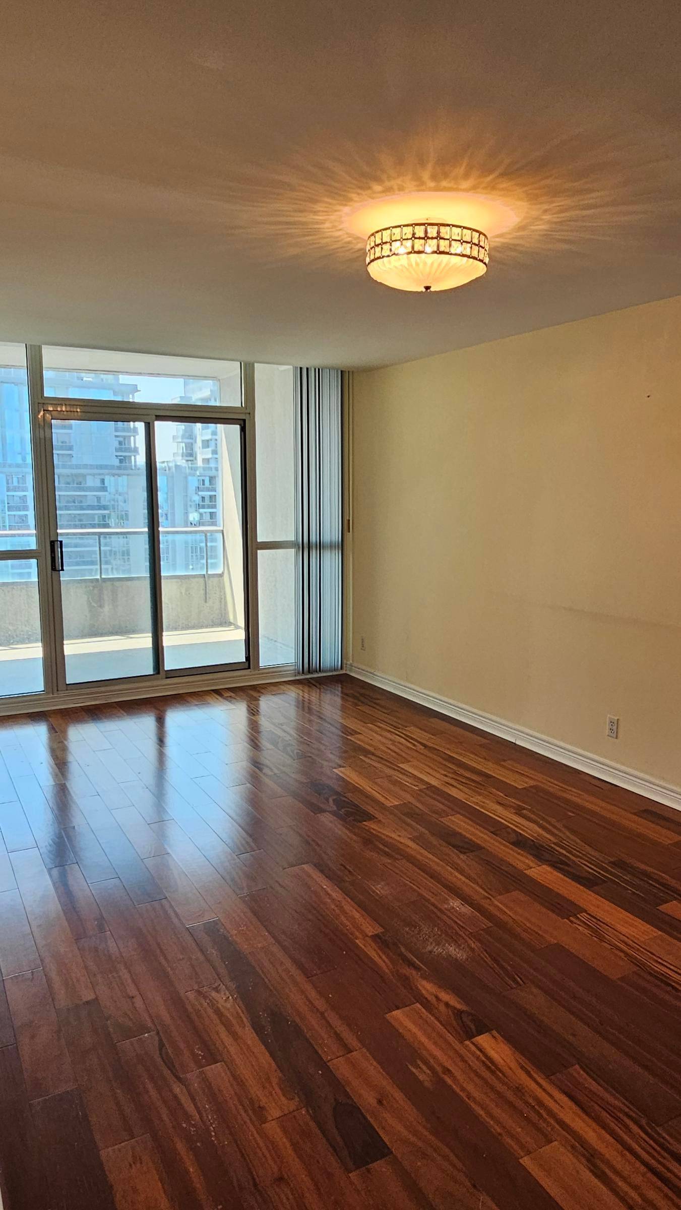 Toronto C14, ON M4L 2K4,23 Hollywood AVE #3701