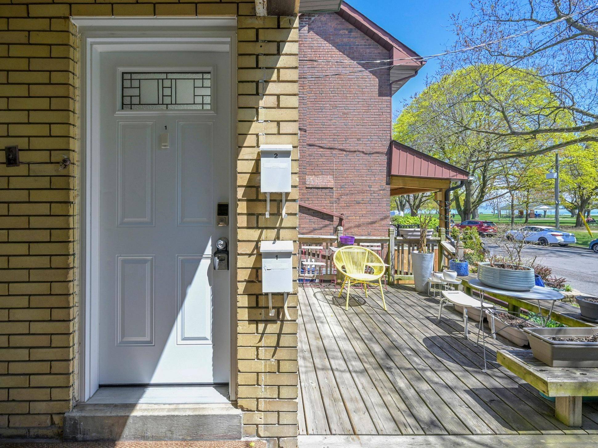 Toronto E02, ON M4L 1B7,24 Kewbeach AVE