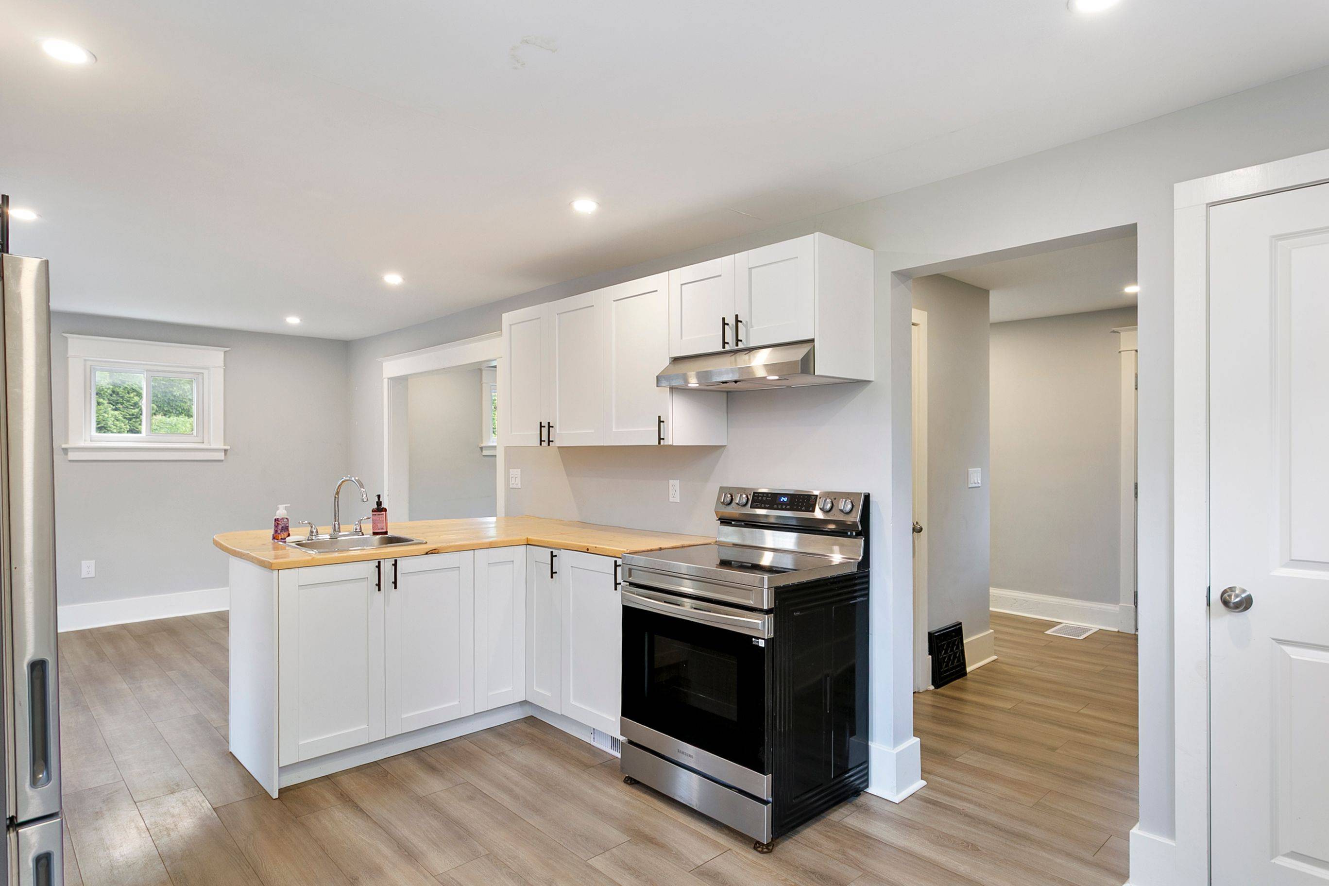 Niagara Falls, ON L2E 5Y7,6334 Crawford ST