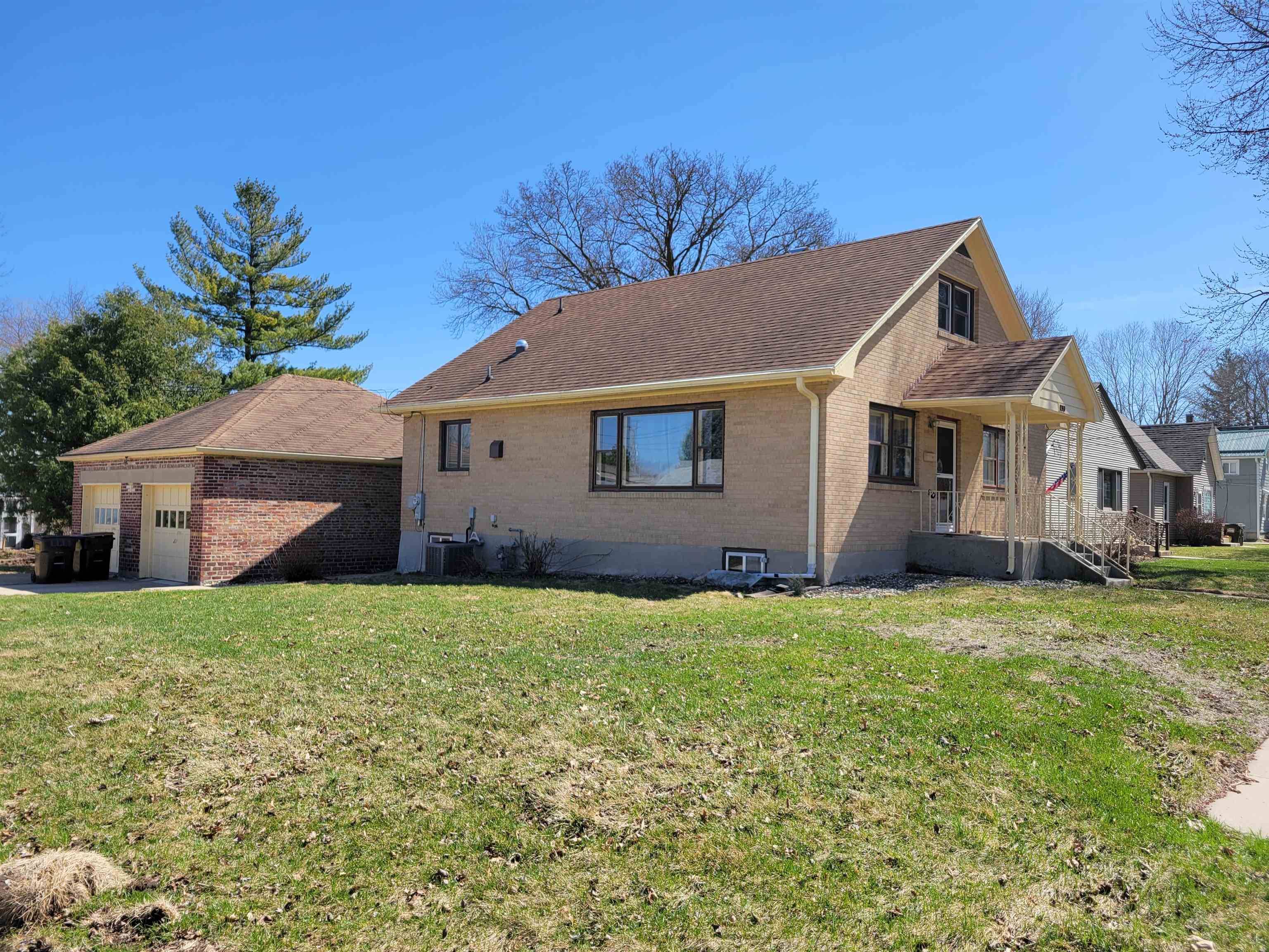 239 N Fairview Avenue, Freeport, IL 61032