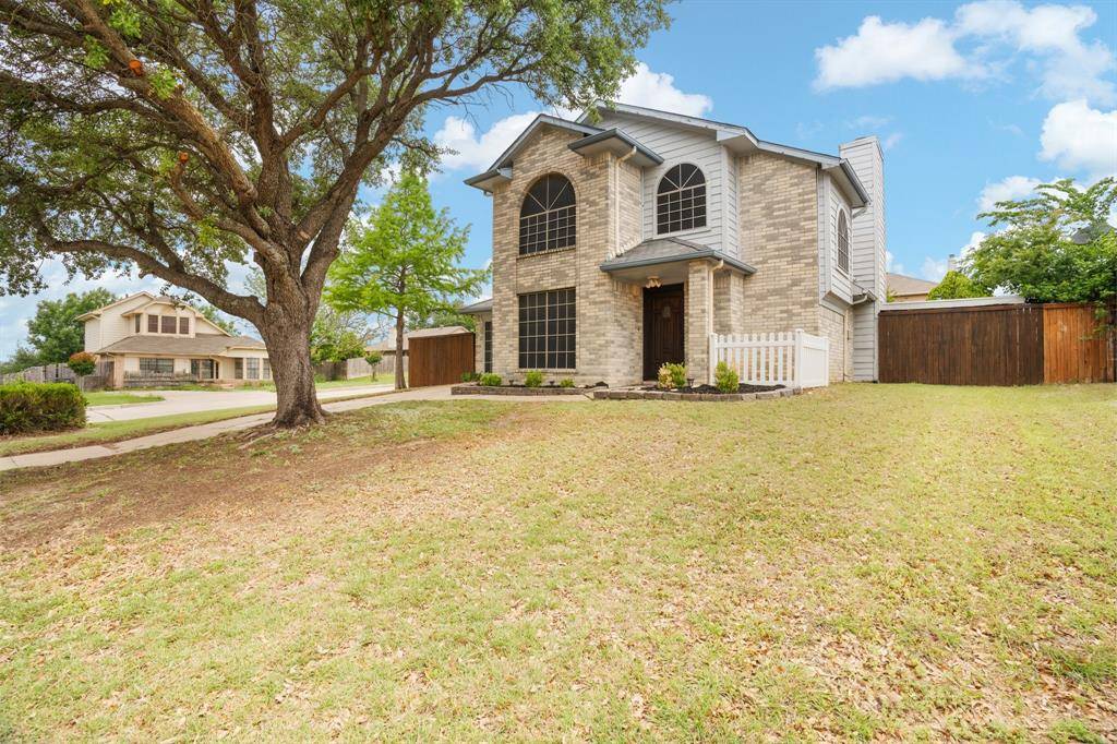 10232 Blue Bell Drive,  Fort Worth,  TX 76108