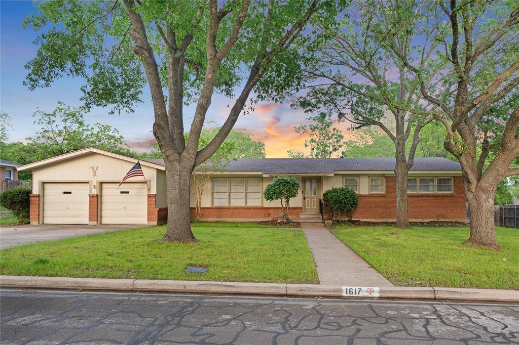 1617 Hilltop Drive,  Waco,  TX 76710