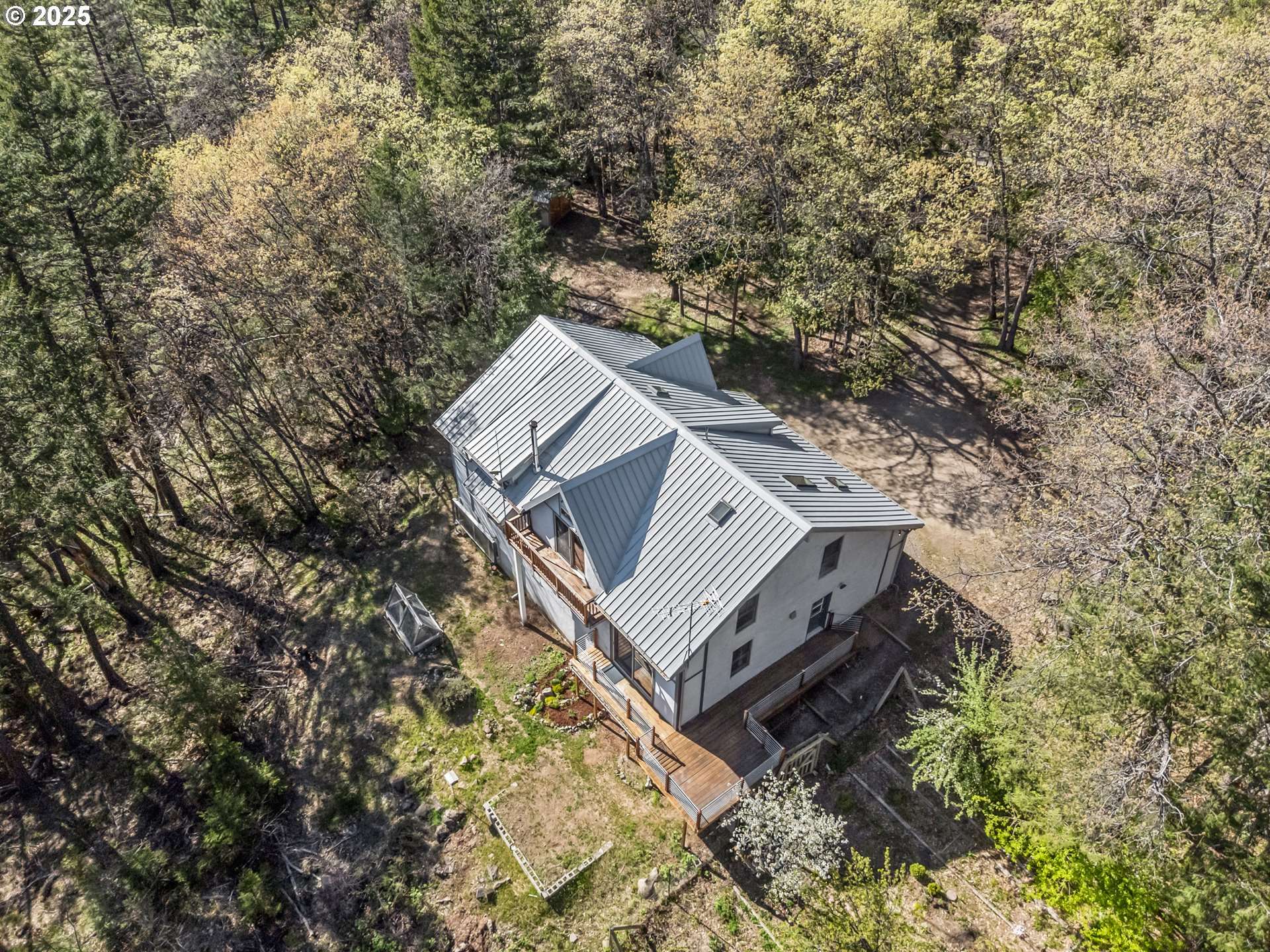 Ashland, OR 97520,827 TYLER CREEK RD