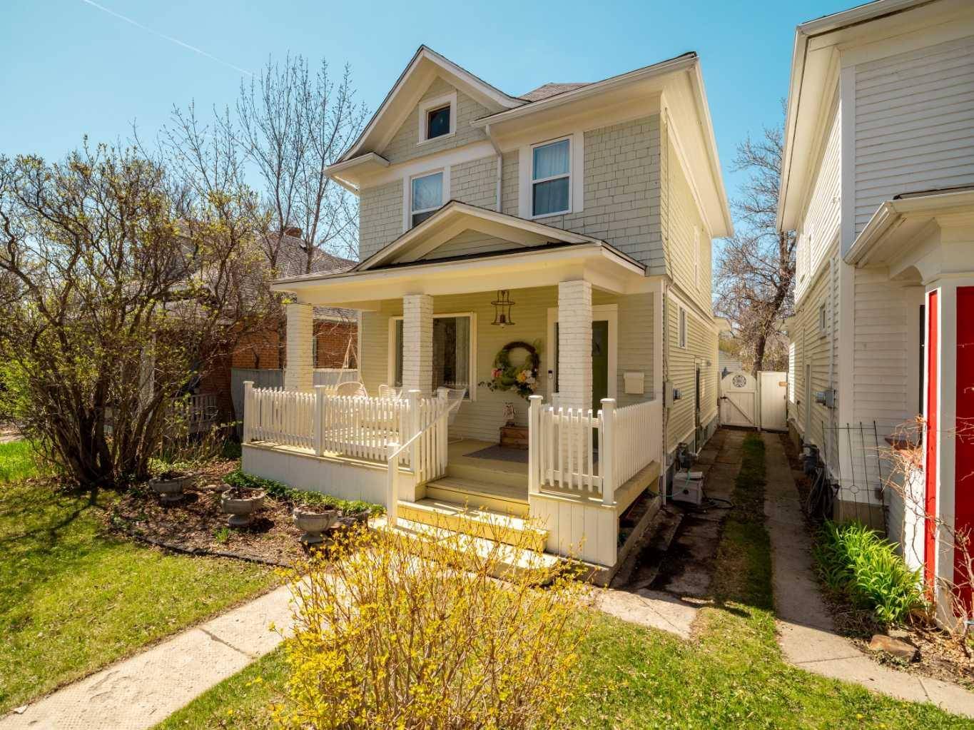 Lethbridge, AB T1J 2Y3,632 14 ST South