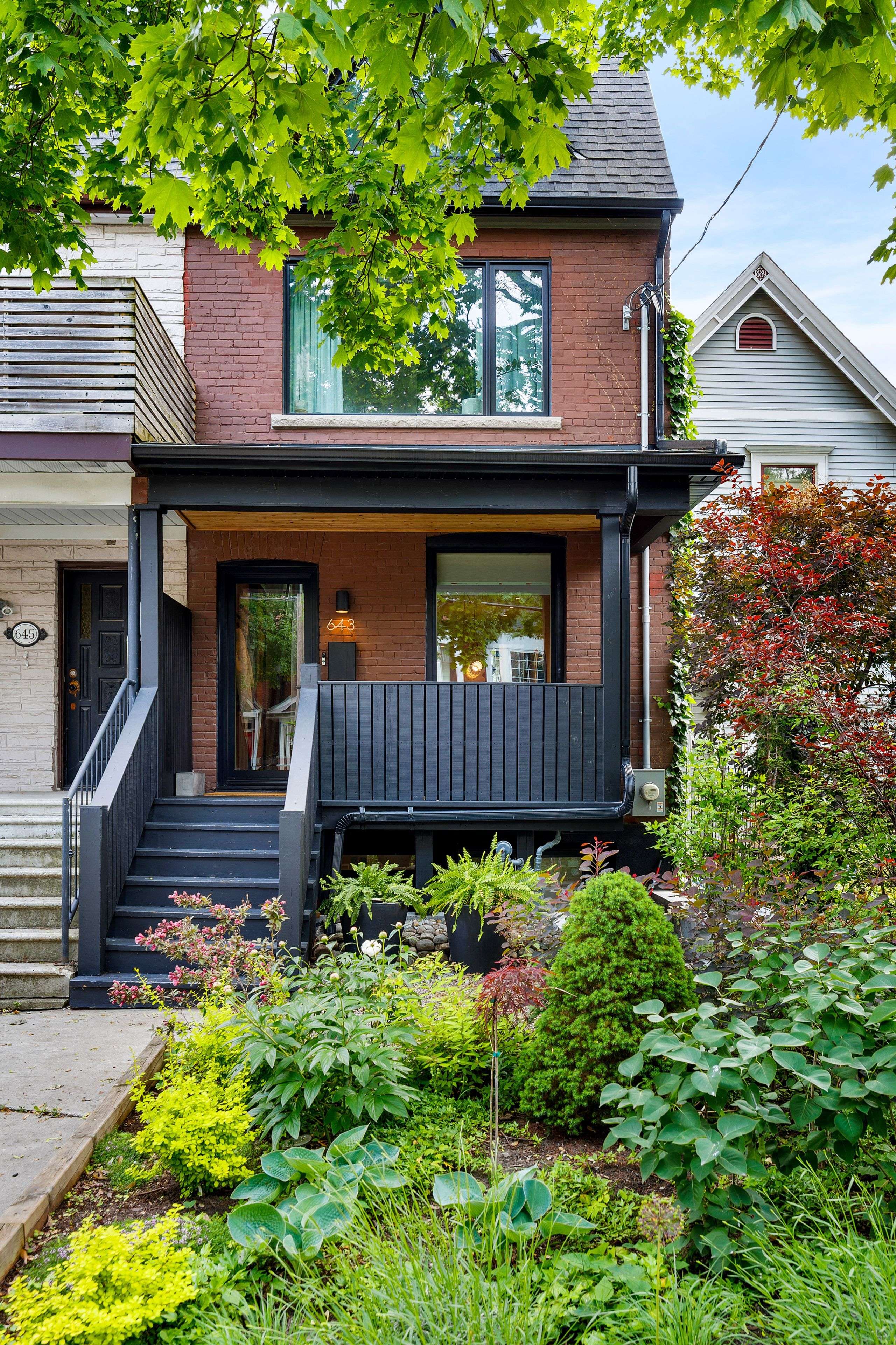 Toronto C01, ON M6G 3L8,643 Shaw ST