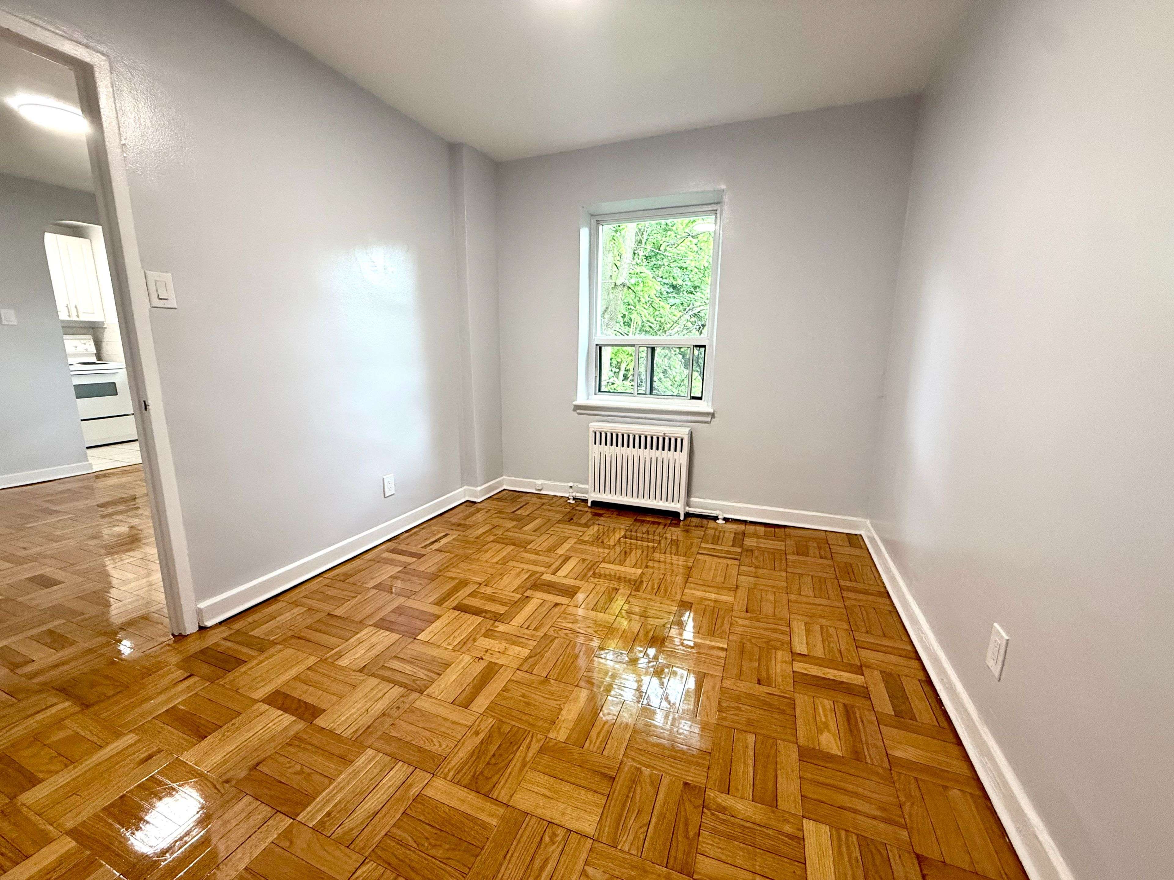 Toronto C04, ON M4N 2J3,2770 Yonge ST #204