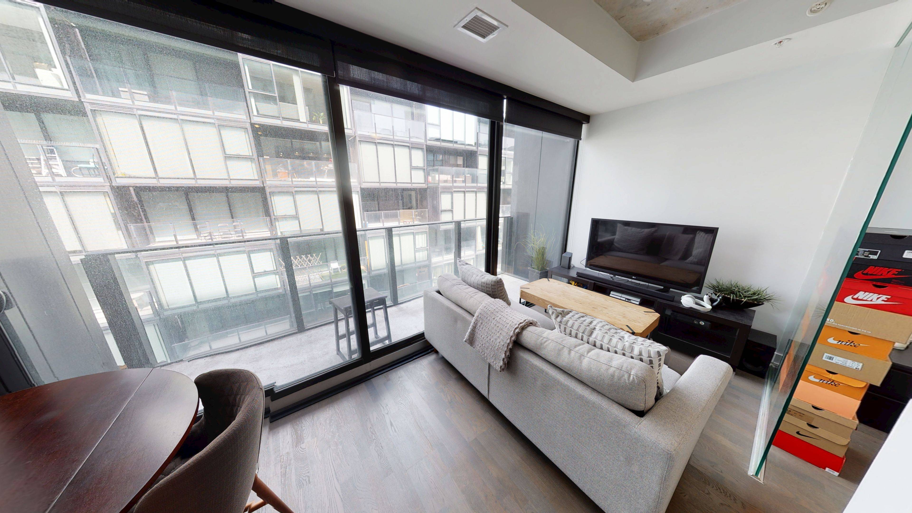 Toronto C01, ON M5V 0H1,38 STEWART ST #707