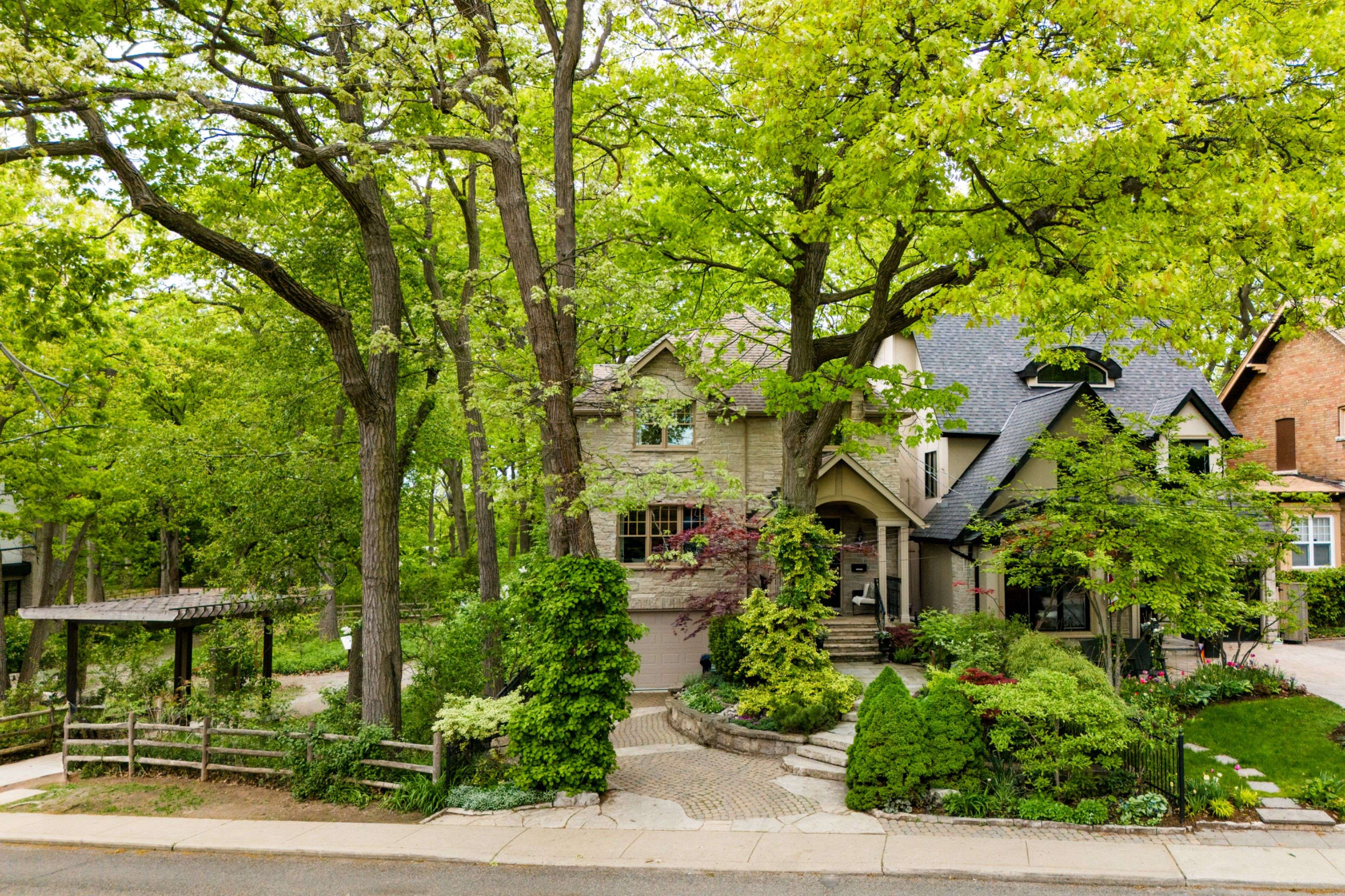 148 Balsam AVE, Toronto E02, ON M4E 3C1