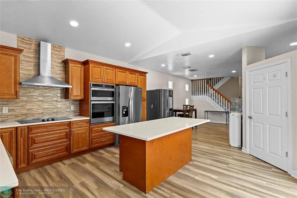 Davie, FL 33331,14910 SW 70th Pl