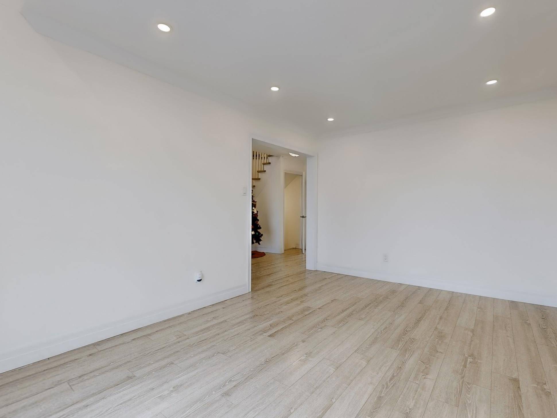 Barrie, ON L4M 6G9,243 Cardinal ST