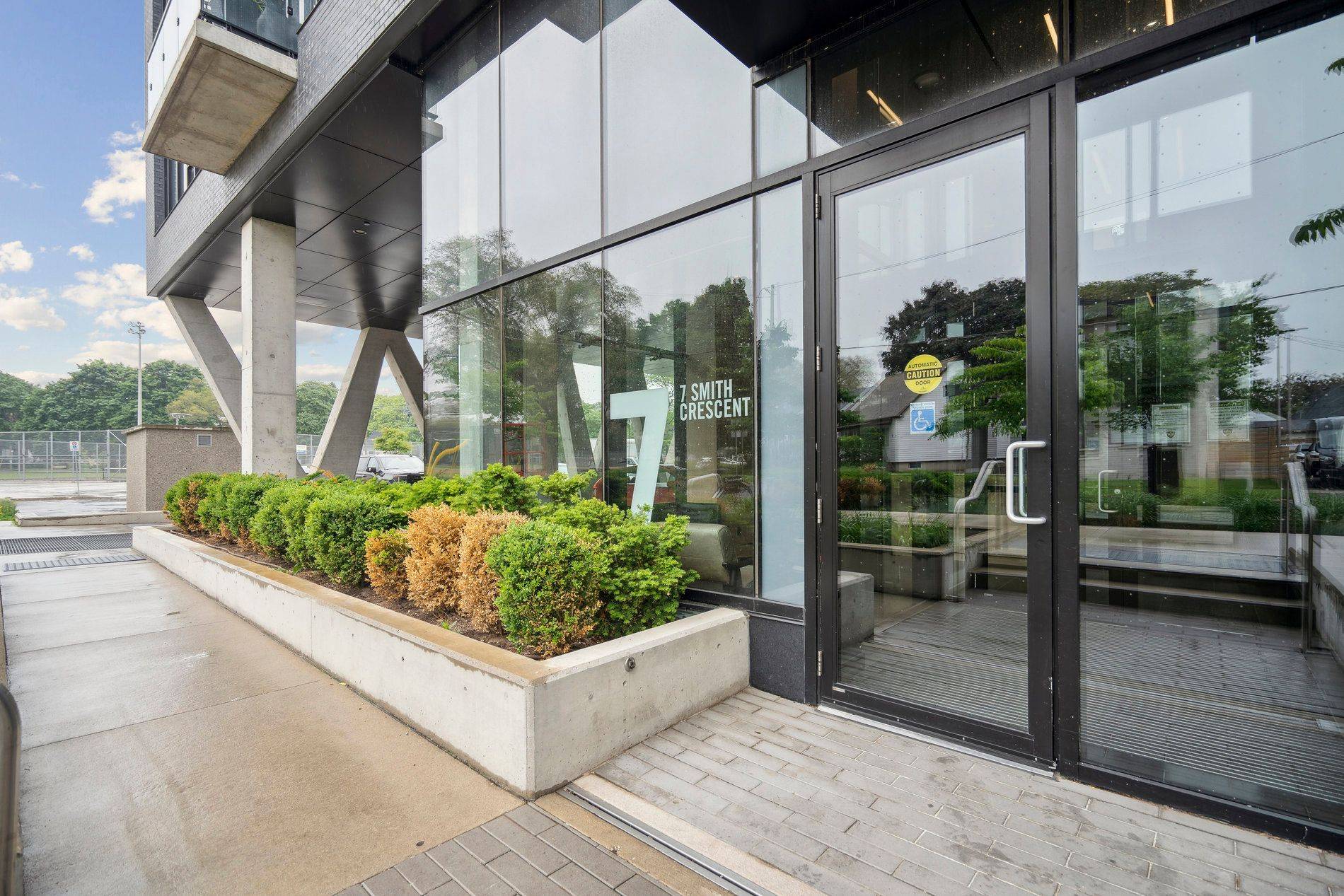 Toronto W07, ON M8Z 0G3,7 Smith CRES #808