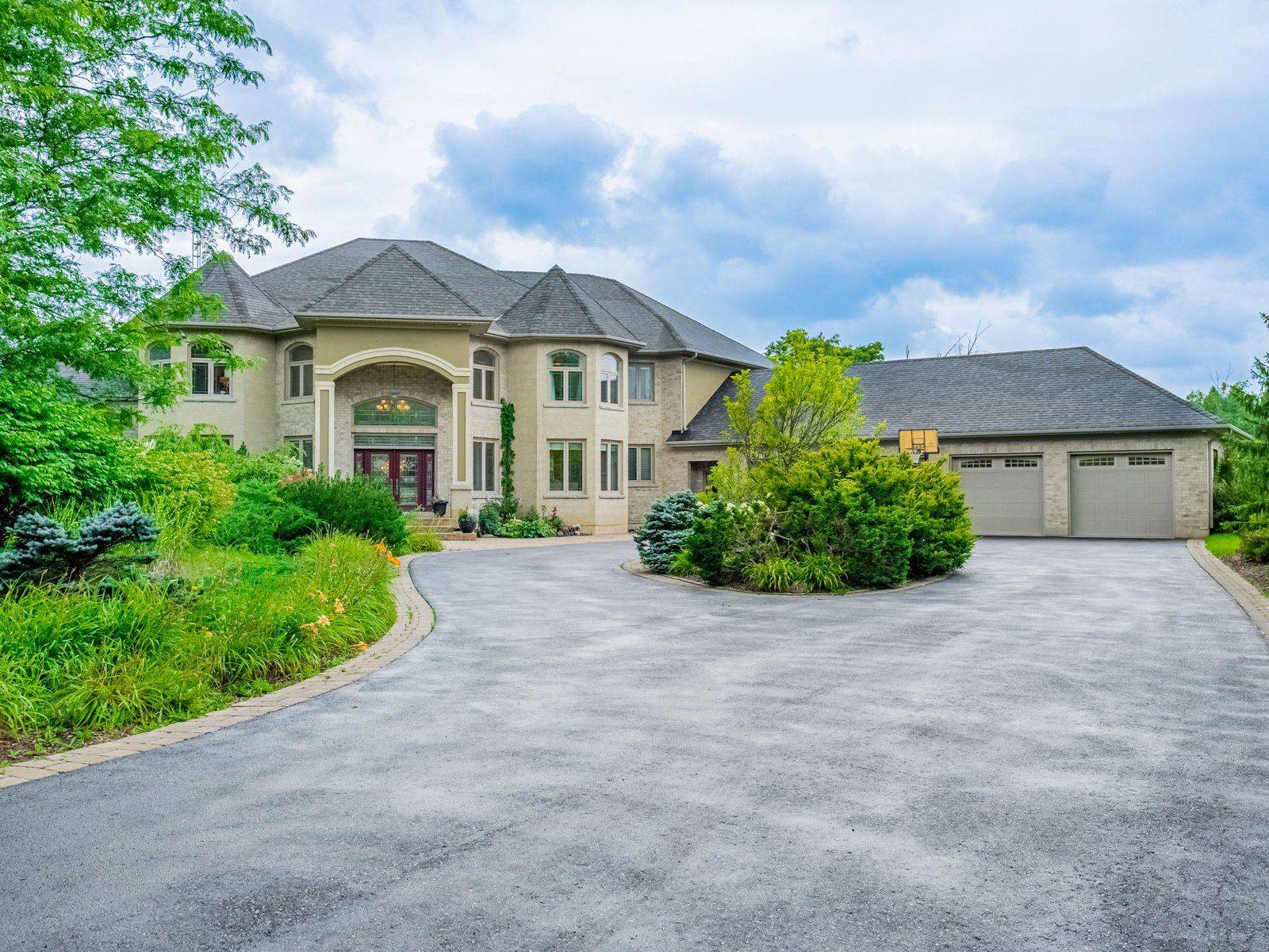 Halton Hills, ON L7G 4S4,15 Abbitt CRES