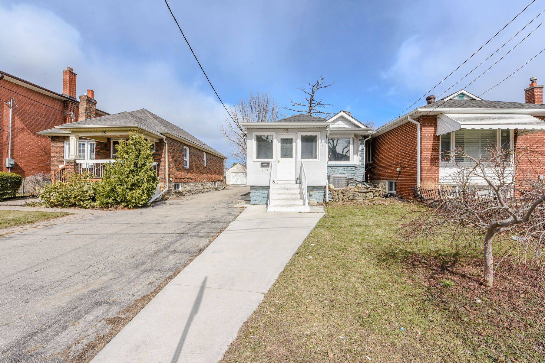 Toronto W04, ON M9N 1R1,23 Rectory RD