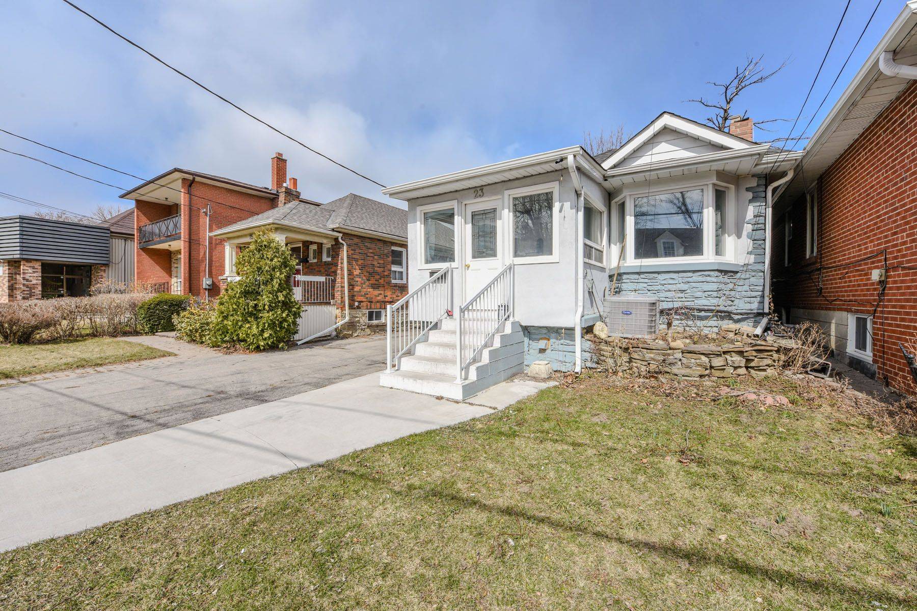 Toronto W04, ON M9N 1R1,23 Rectory RD