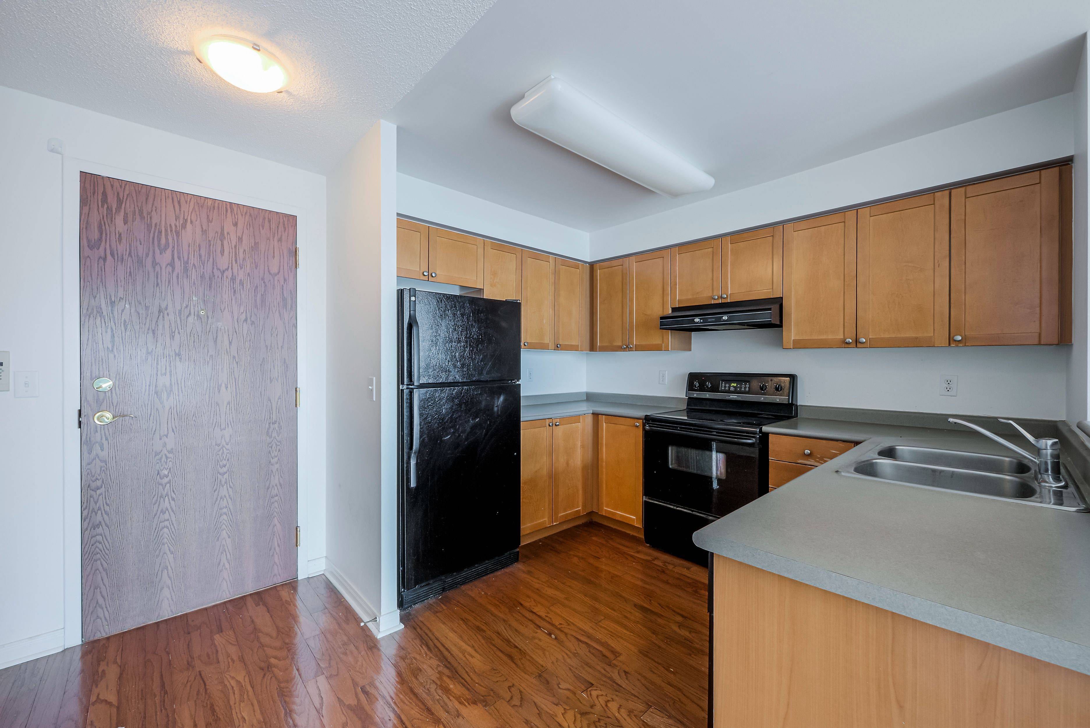 Mississauga, ON L5M 6Z9,2545 Erin Centre BLVD #Ph2