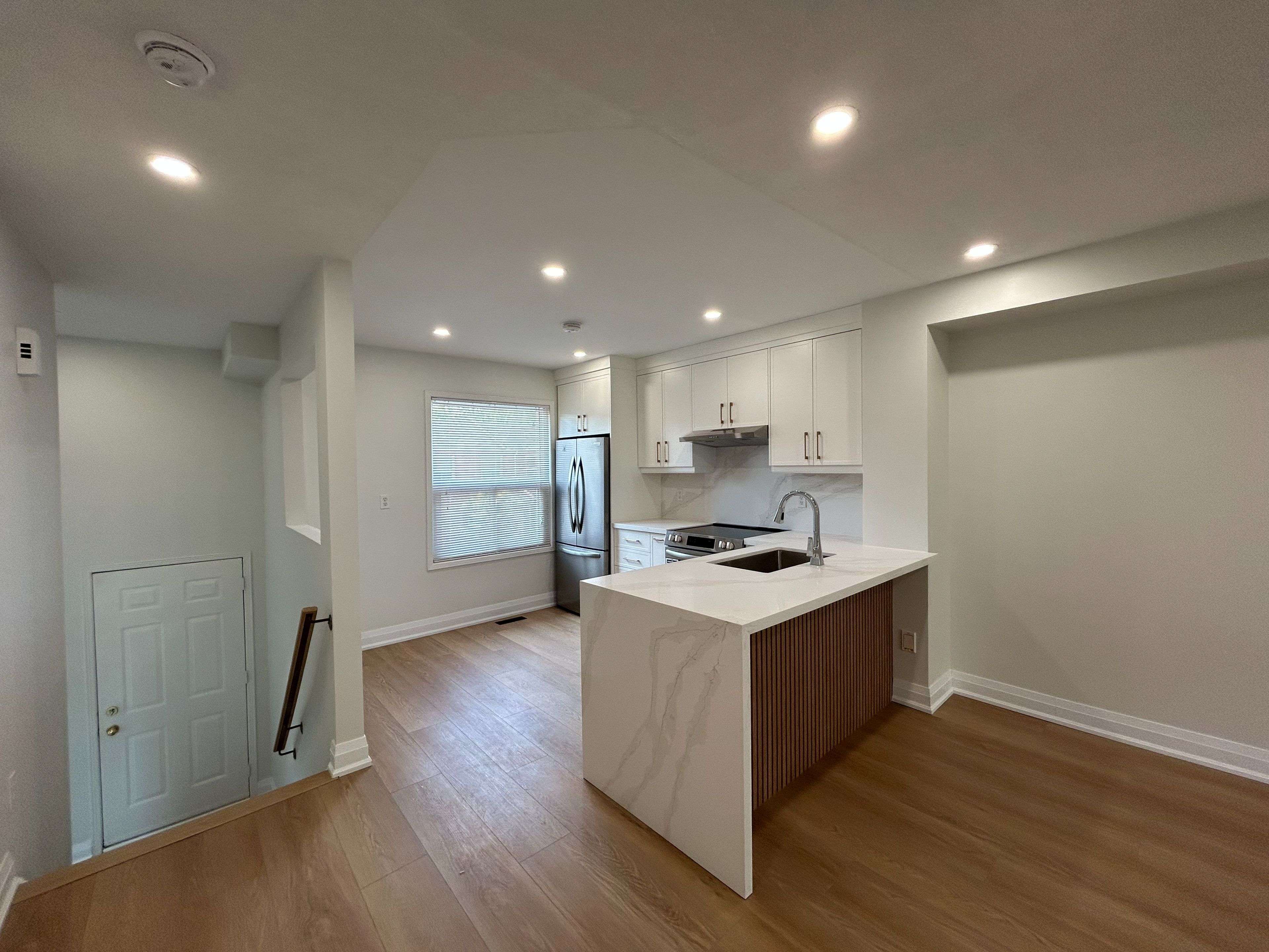 Oakville, ON L6M 3J3,1570 Reeves Gate #7