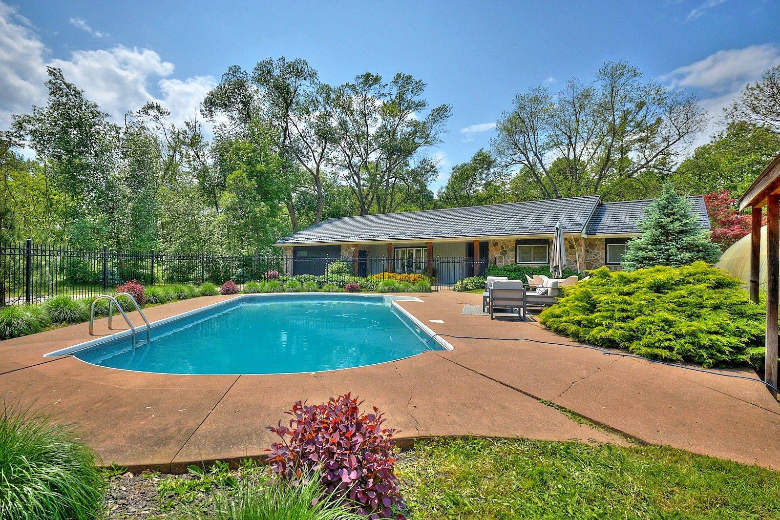 Pelham, ON L0S 1E6,2834 McSherry LN
