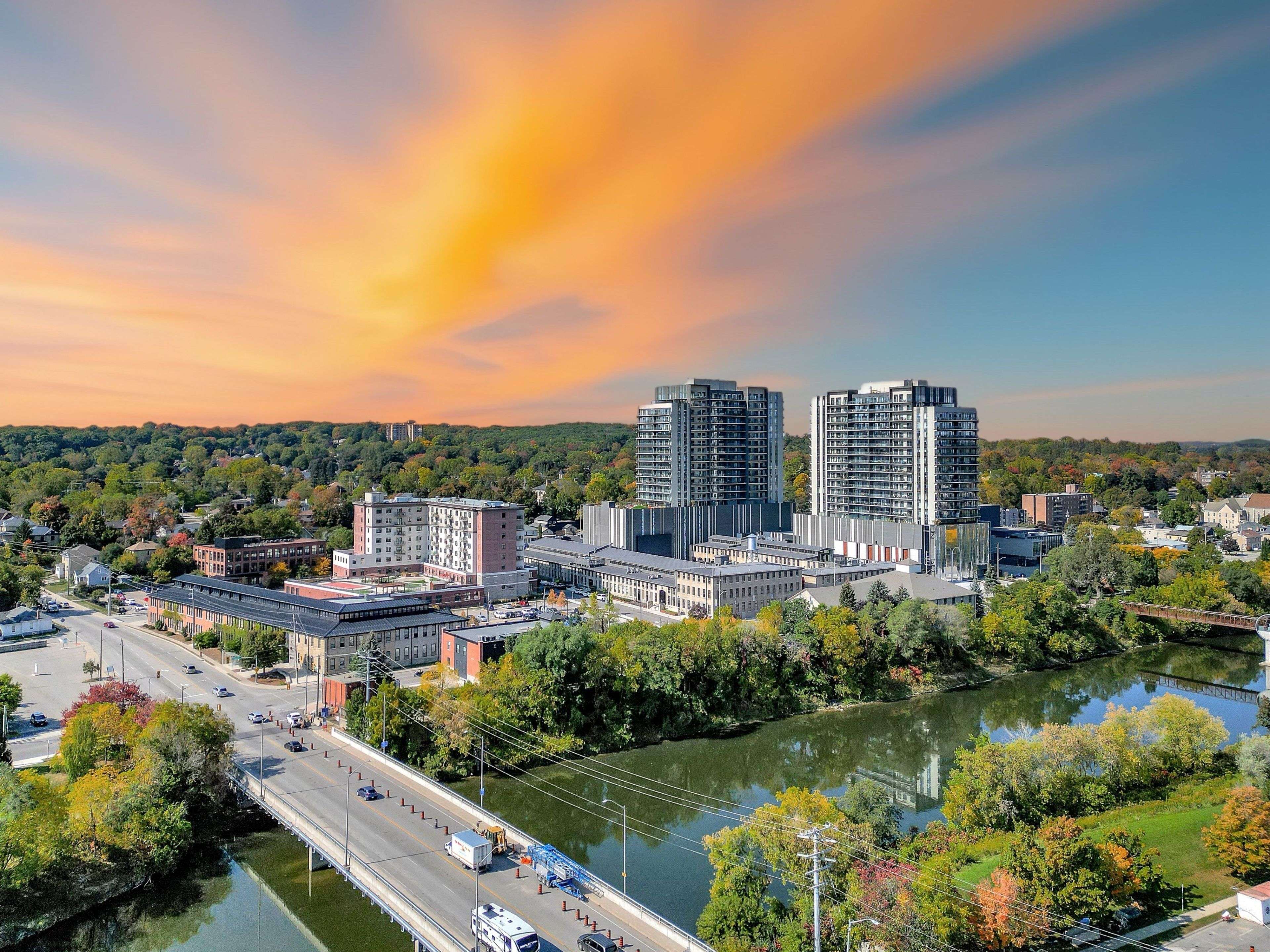Cambridge, ON N1S 0C3,15 Glebe ST #710