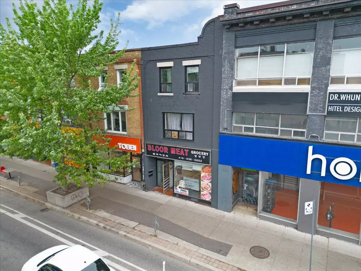 Toronto C02, ON M6G 1L2,676 Bloor ST W