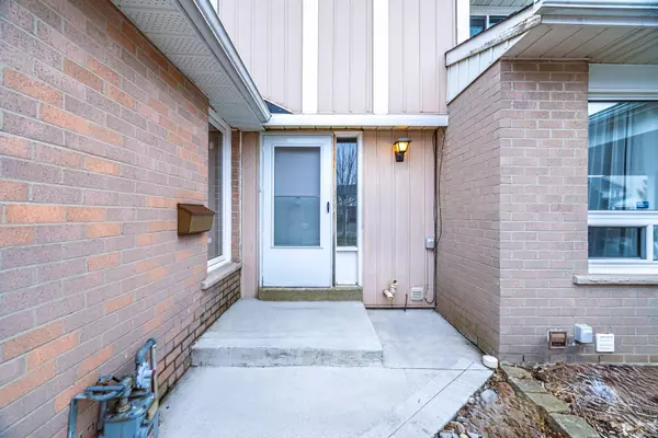 Brampton, ON L6Z 1A5,62 Elmvale AVE