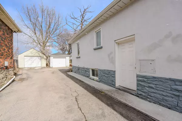 Toronto W04, ON M9N 1R1,23 Rectory RD