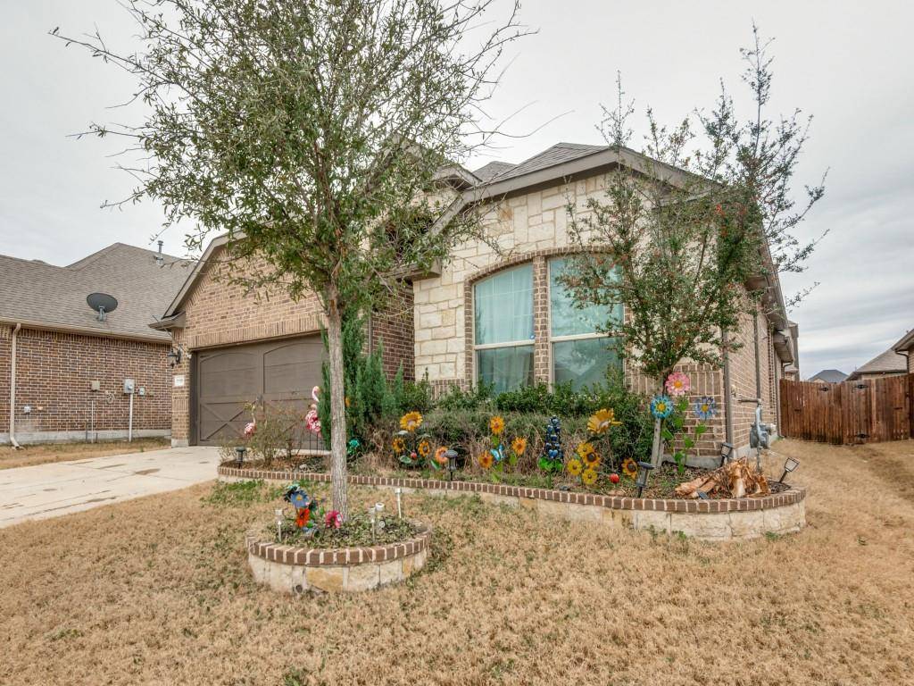8110 Loretta Day Drive, Arlington, TX 76002