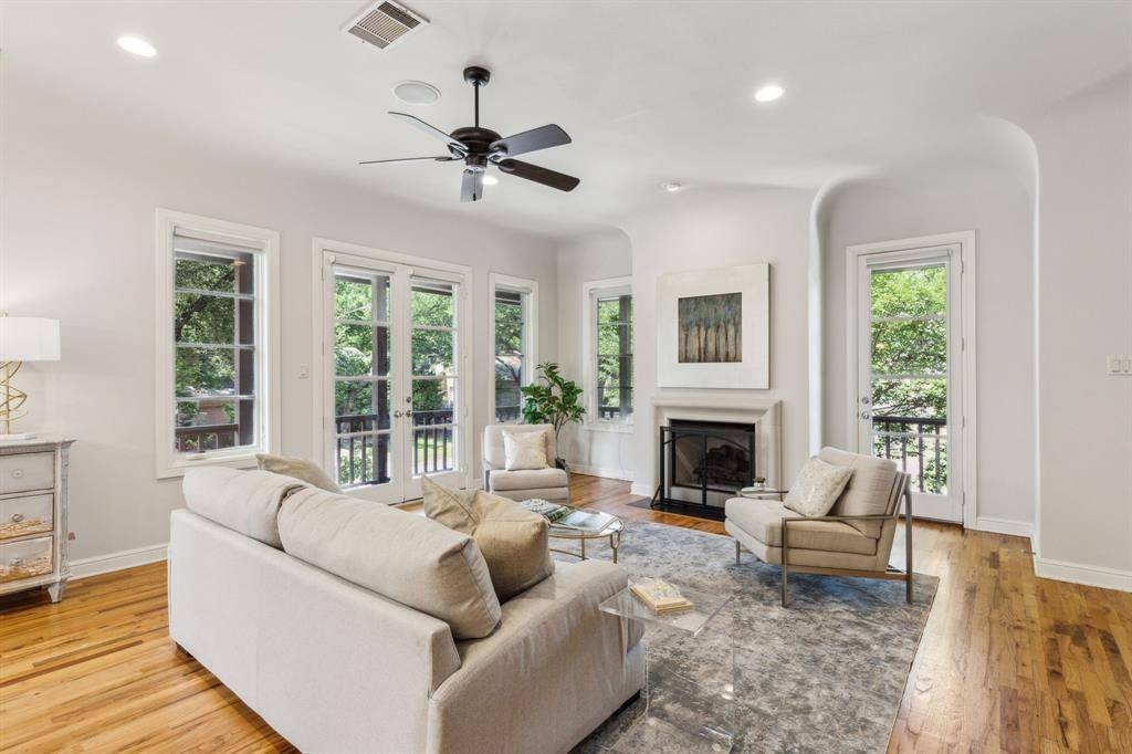 Fort Worth, TX 76107,275 Casa Blanca Avenue