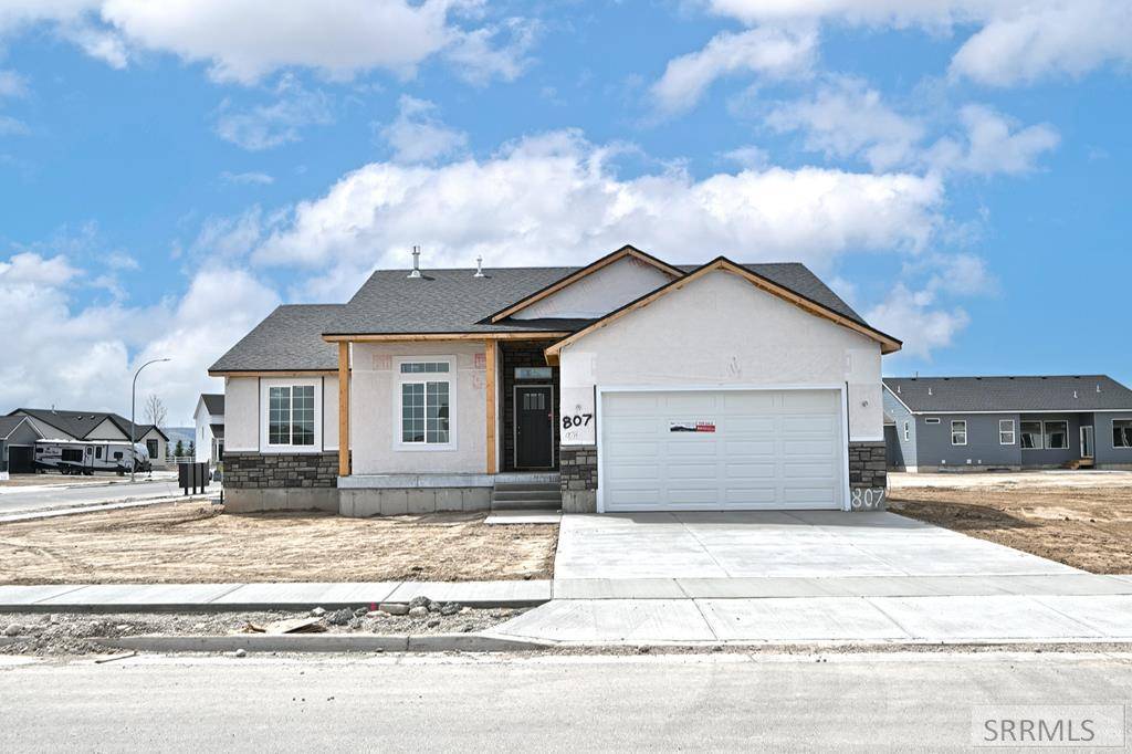 807 Edna St, Idaho Falls, ID 83402