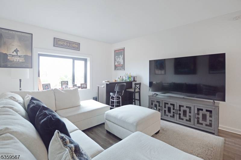 Rahway City, NJ 07065,1 Carriage City Plz #509
