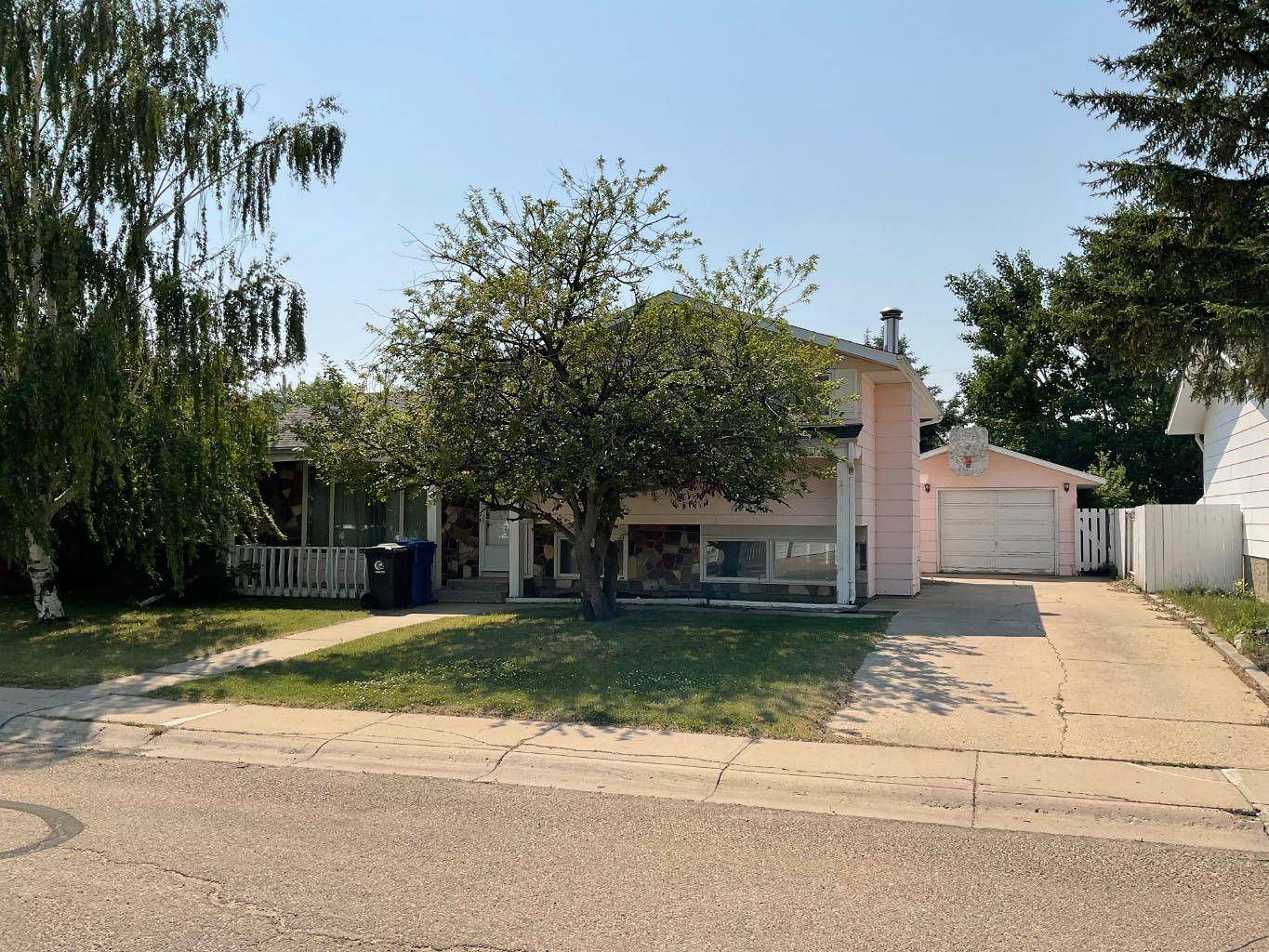 781 4 AVE Southeast, Three Hills, AB T0M 2A0