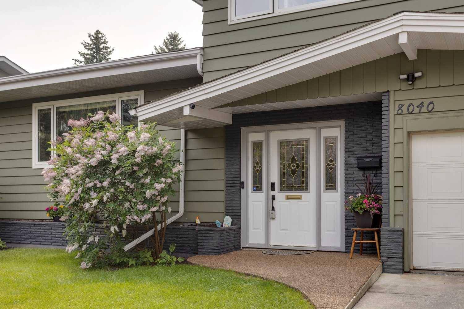 Calgary, AB T2V 2Y4,8040 Chardie RD Southwest