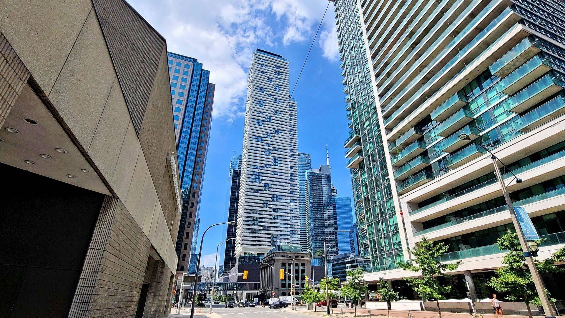 88 Harbour ST #6305, Toronto C01, ON M5J 1B7
