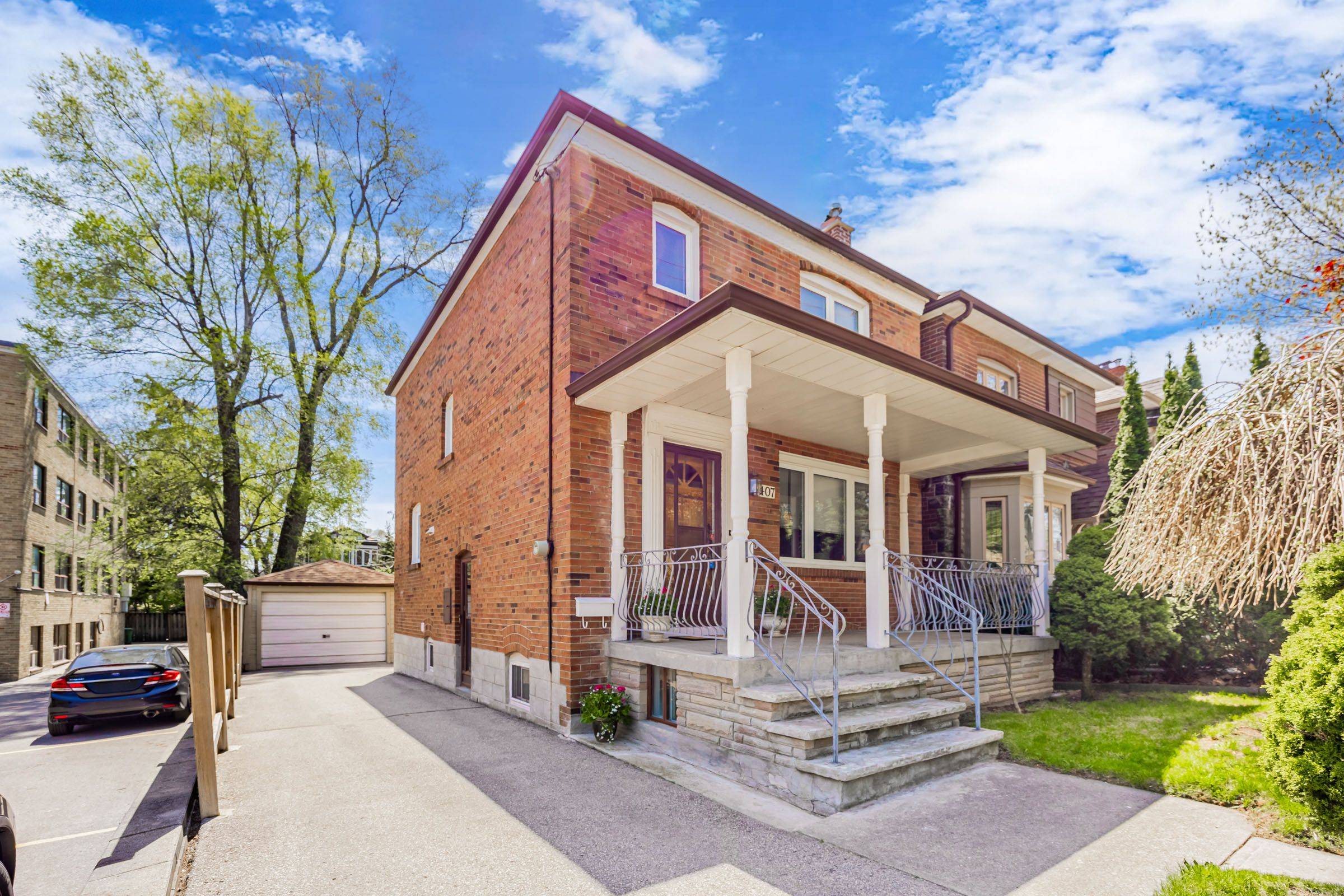 Toronto C04, ON M5N 1J9,407 Roselawn AVE