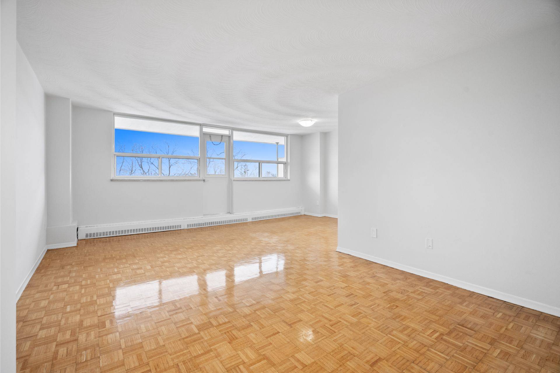 100 Rowena DR #403, Toronto C13, ON M3A 1P9