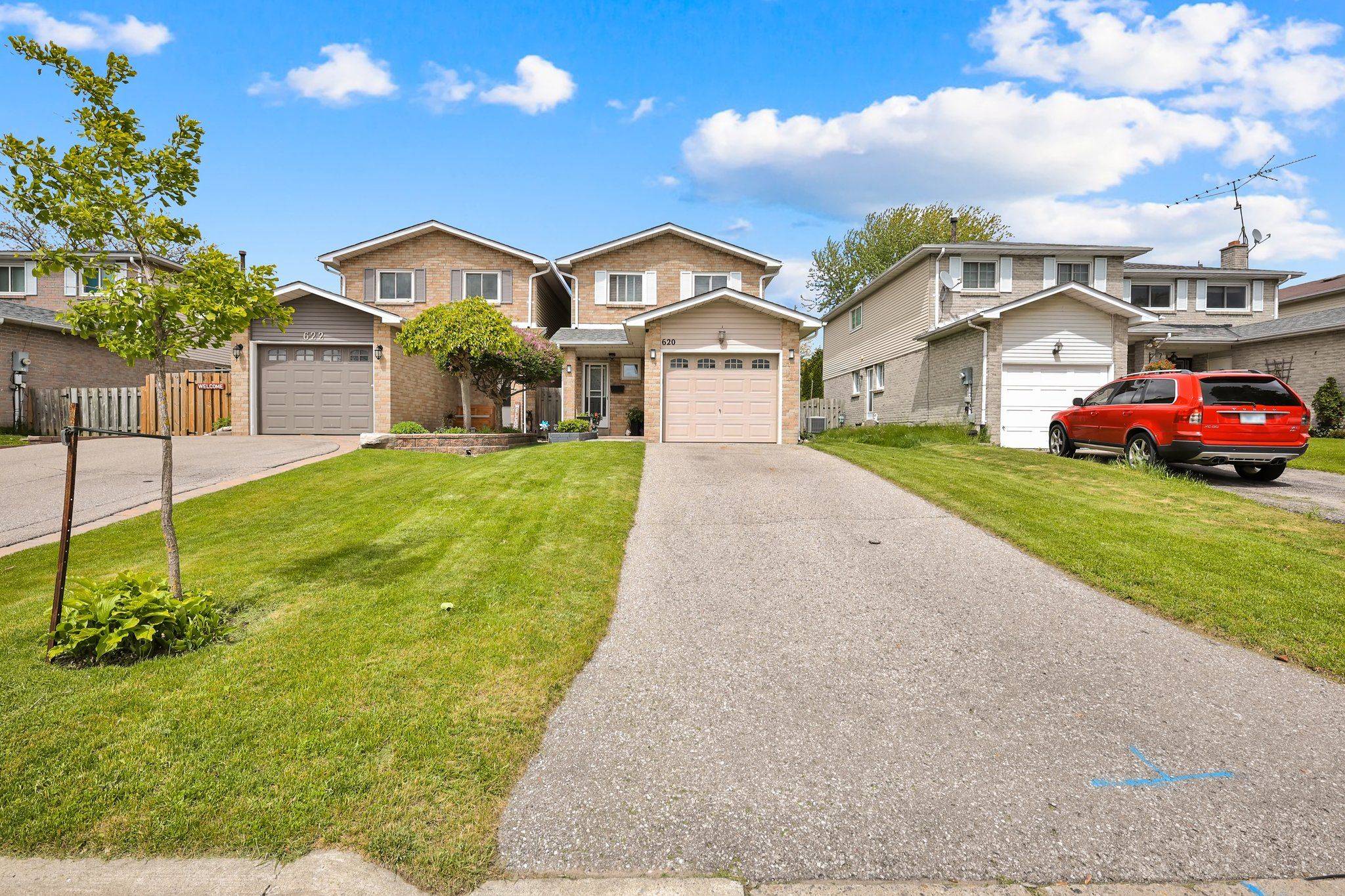 Oshawa, ON L1H 8K4,620 Down CRES