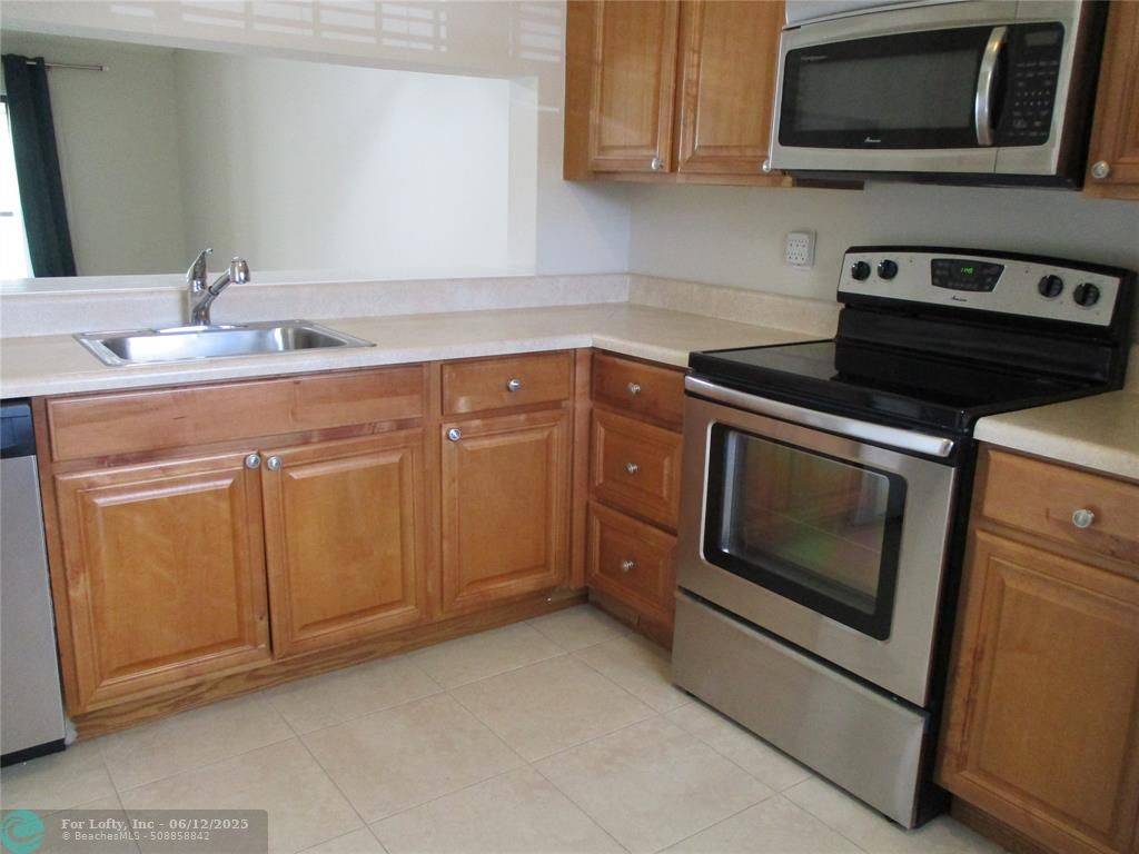 Boca Raton, FL 33433,22053 PALMS WAY  #203