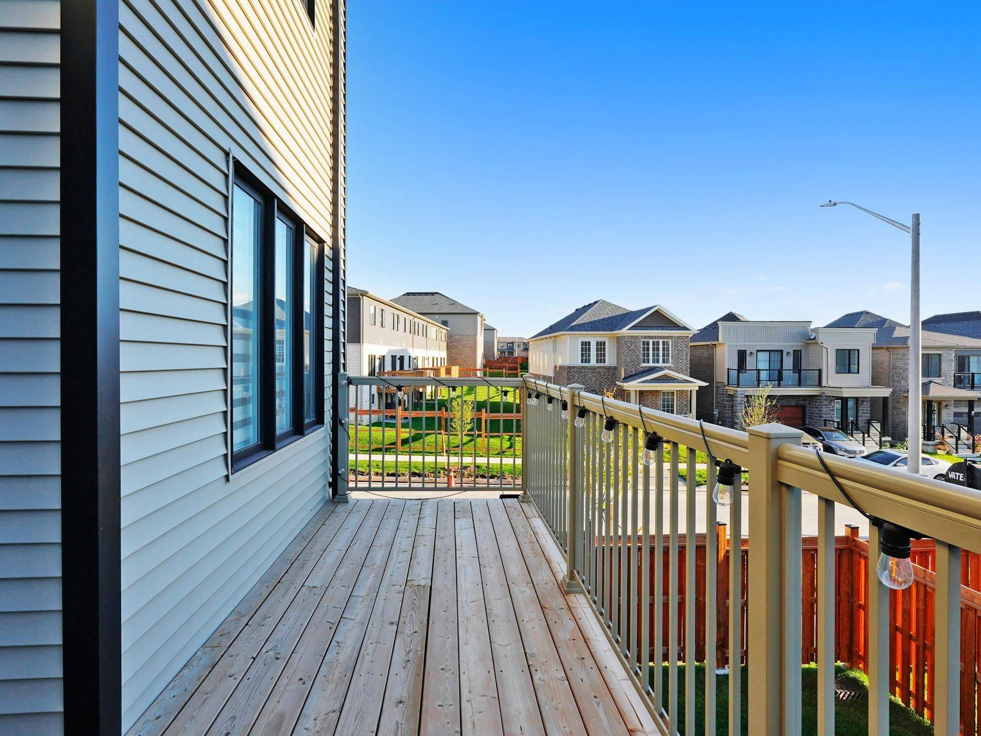 Barrie, ON L9J 0T8,39 Hay LN