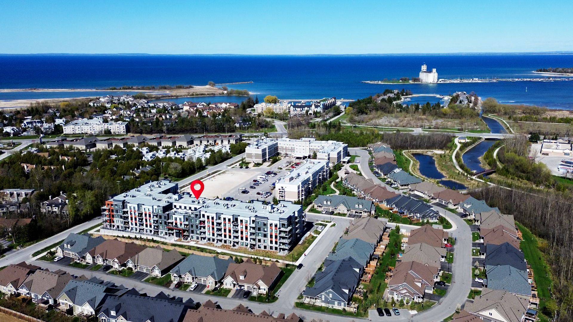 Collingwood, ON L9Y 5B4,4 Kimberly LN N #403