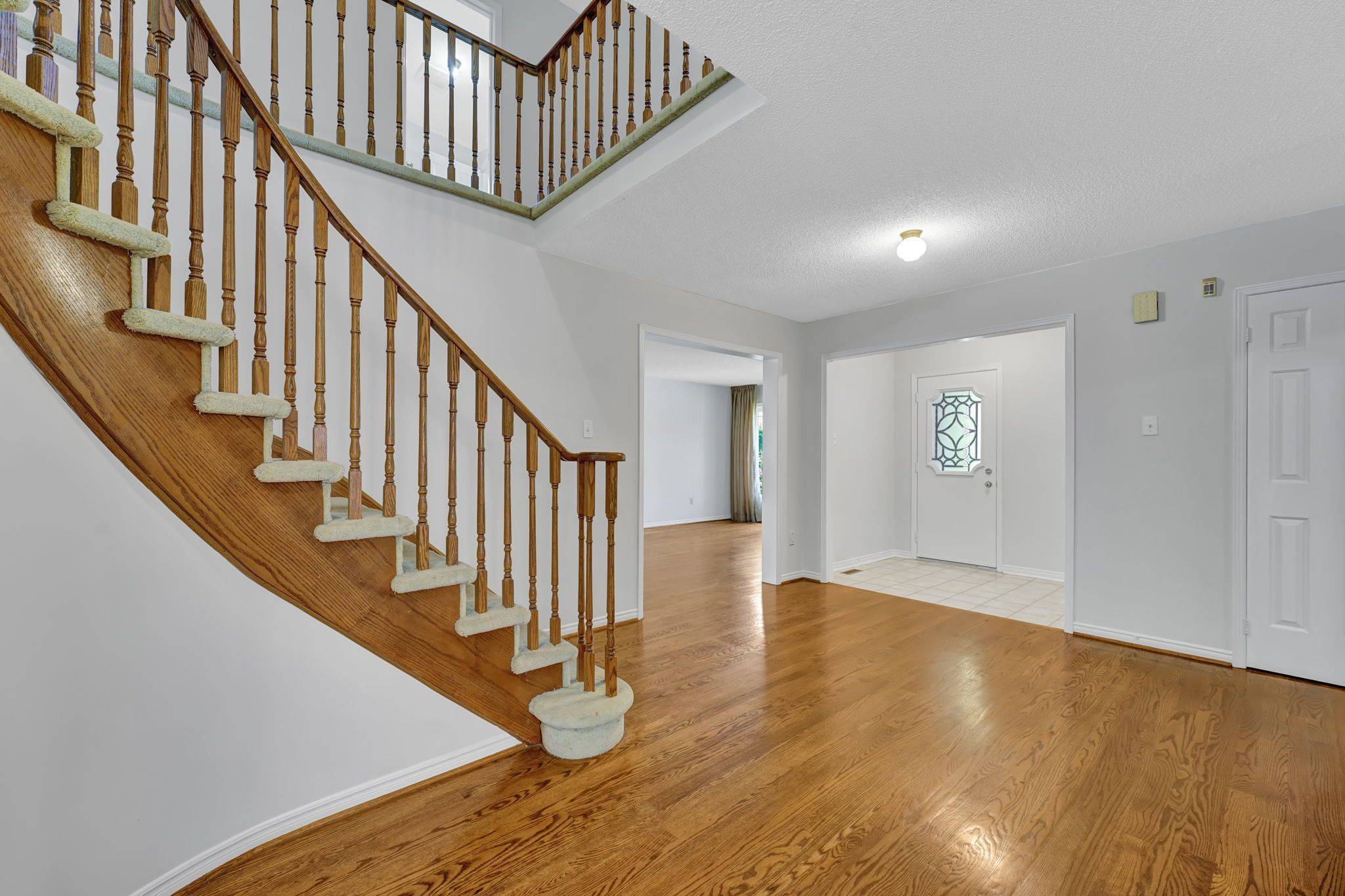 Mississauga, ON L5R 3C4,712 Savoy CRES