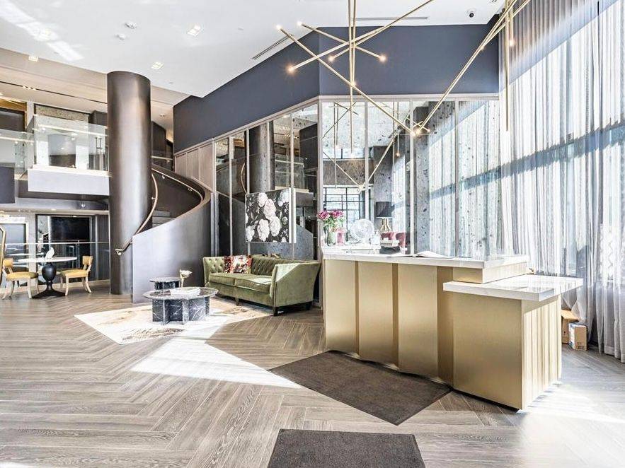 Oakville, ON L6M 5R8,395 Dundas ST W #223
