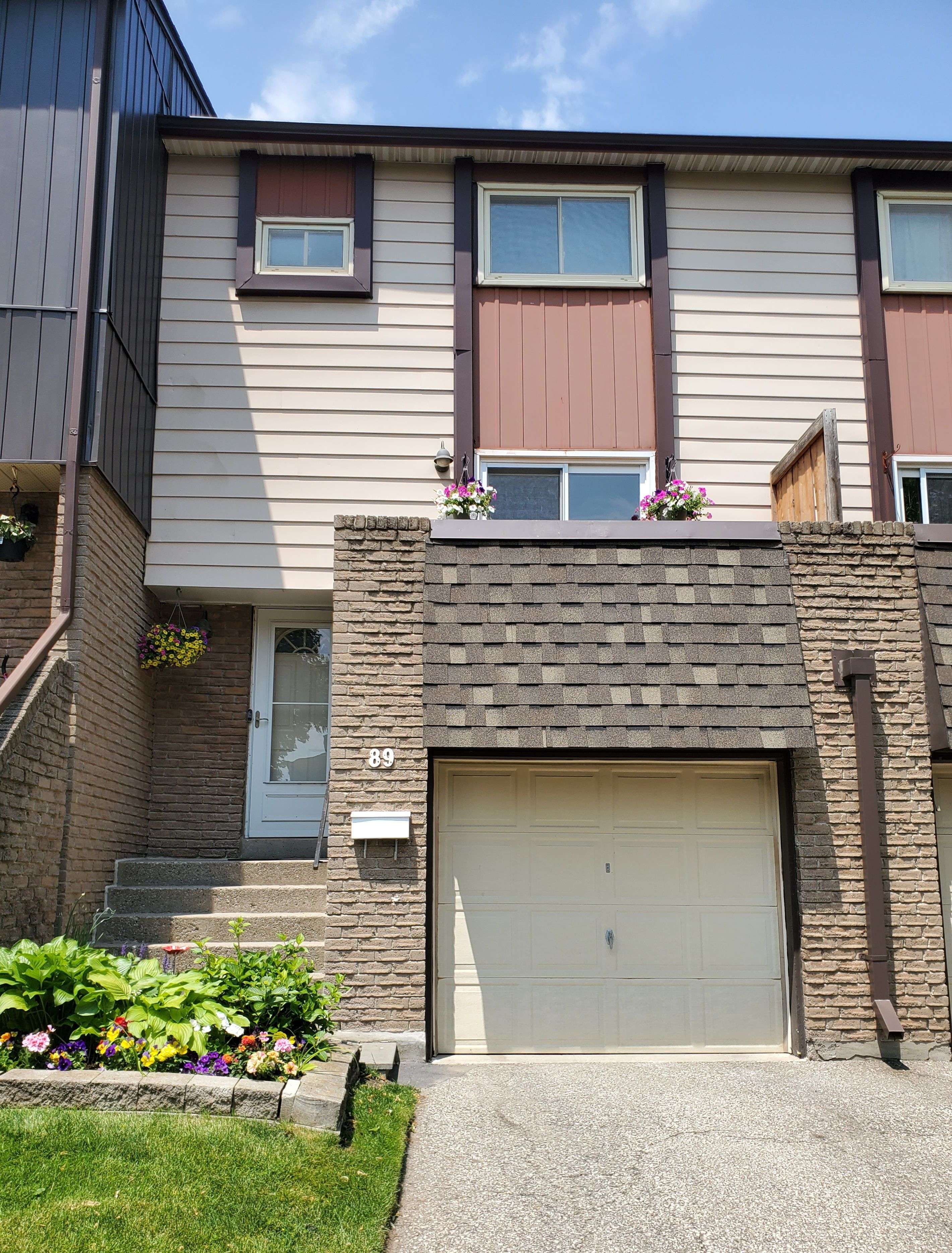 1221 Dundix RD #89, Mississauga, ON L4Y 3Y9