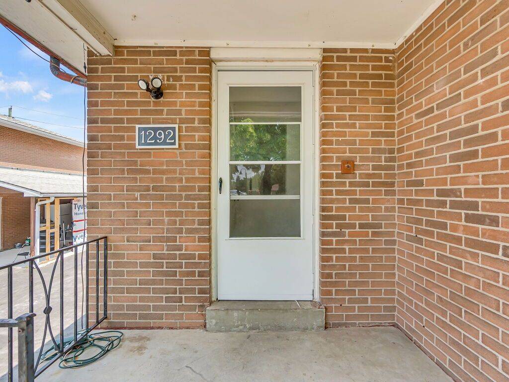 Oakville, ON L6H 2A4,1292 NAPIER CRES